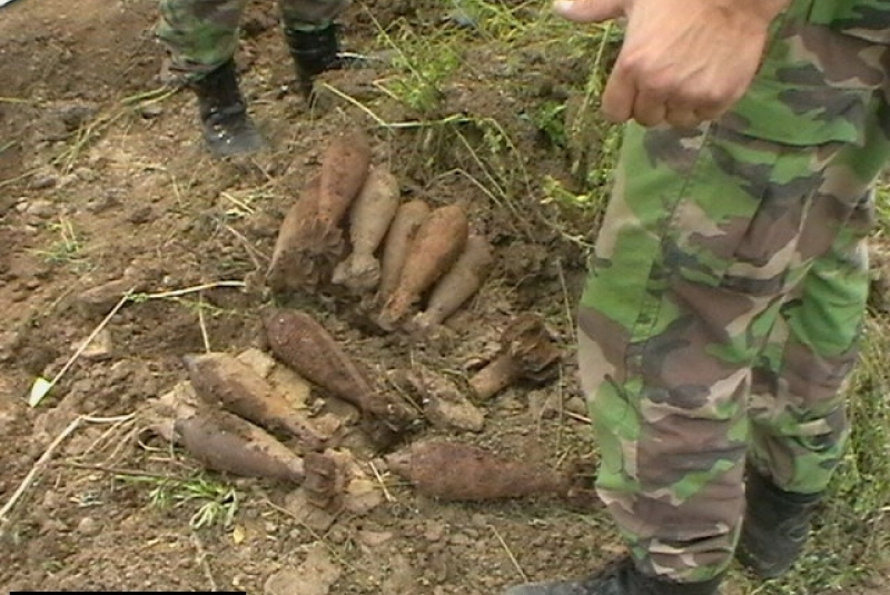  Pyrotechnický prieskum - gal / Vyhľadávanie nevybuchnutej munície - foto