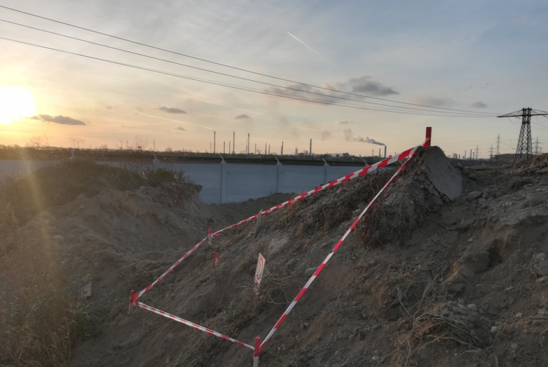  Pyrotechnický prieskum - gal / Vyhľadávanie nevybuchnutej munície - foto